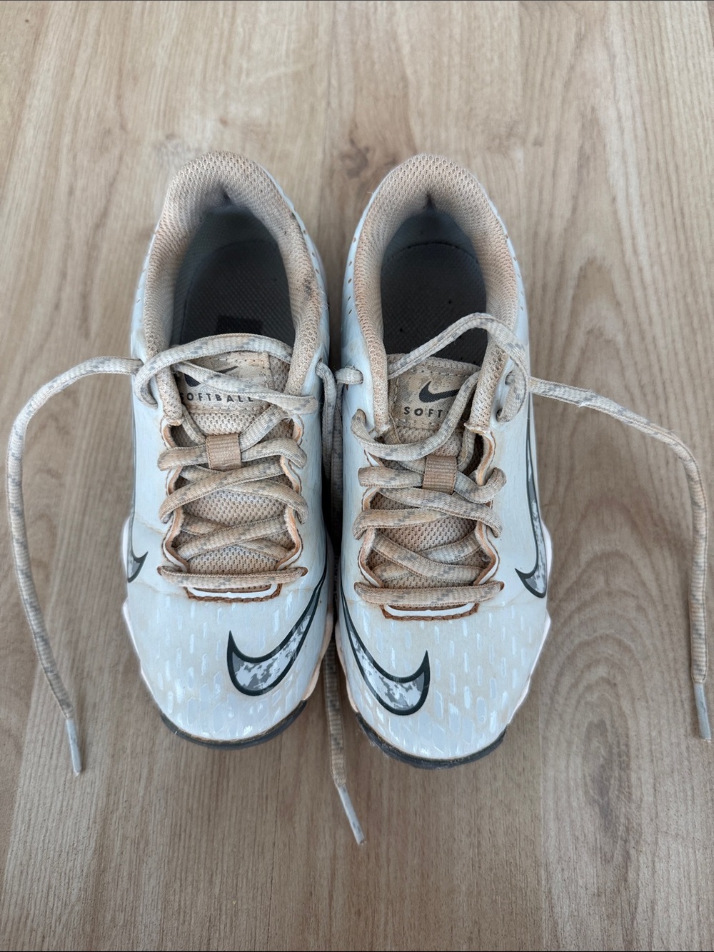 Nike Kids White/Tan Athletic Baseball Cleats